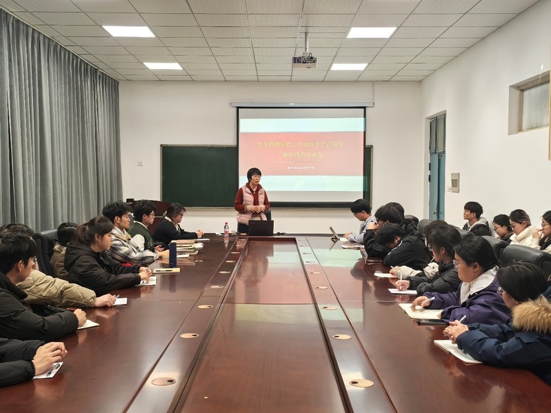 数学与信息科学学院党委书记为学生上思政课