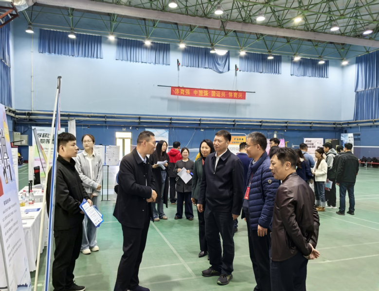 学校举办2026届数学与数据科学类毕业生专场双选会