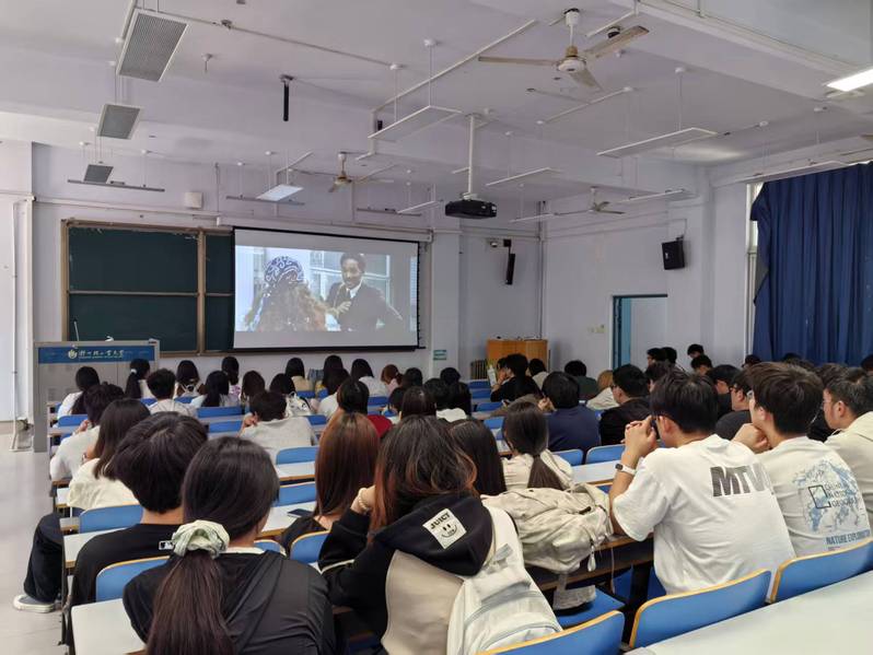 【数心护航】数学与信息科学学院开展院级蒲公英使者培训之心理观影活动