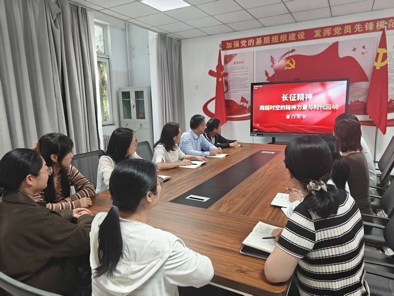 数学与信息科学学院组织师生党员收看高校党组织示范微党课