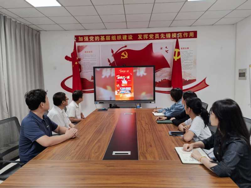 数学与信息科学学院组织收看2026年河南省“师德第一课”
